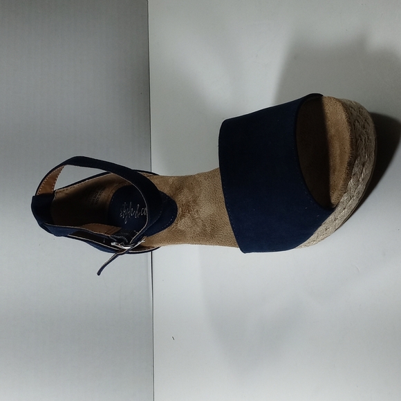 Sandal - Picture 1 of 5